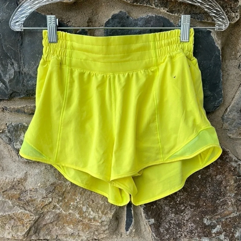 Lululemon Hotty Hot High-Rise Lined Short 2.5